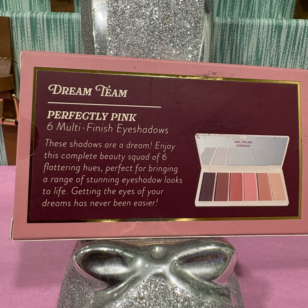Laura Geller Eyeshadow Palette with Rich Browns and Shimmering Golds - Picture 3 of 5